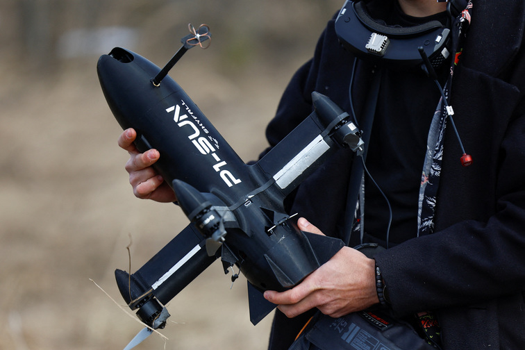 Ukraine s interceptor drone makers look at exports to the Gulf as Iran war flares