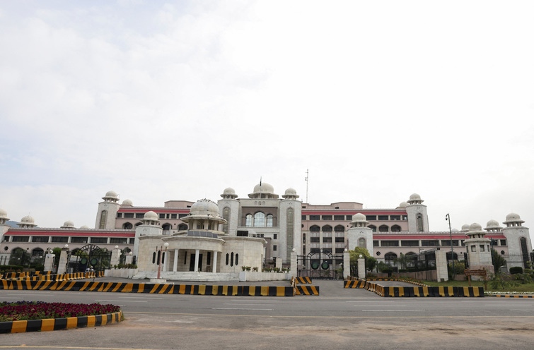 US plane carrying team for talks with Iran lands in Islamabad, two Pakistani sources say