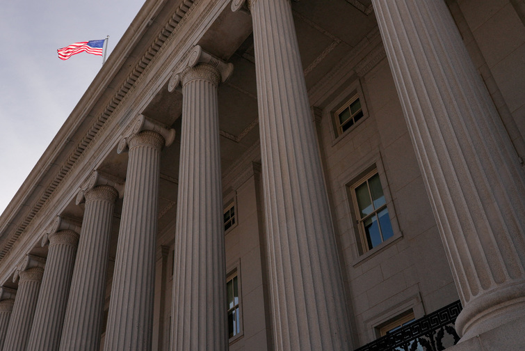 US issues license allowing transactions with some Venezuelan banks