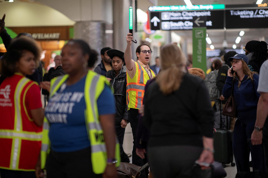 US warns it will run out of money to pay airport security workers in coming weeks