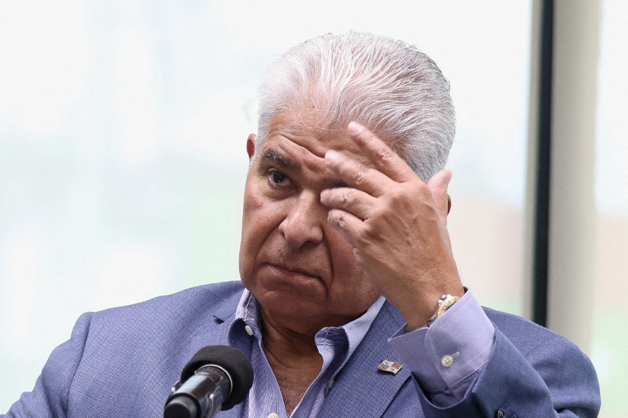 Panama president says port caught&nbsp;in US-China dispute