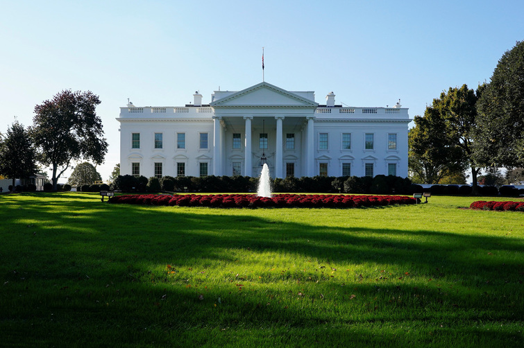 Trump proposes to cut 9,400 TSA workers, $1.5 billion from budget