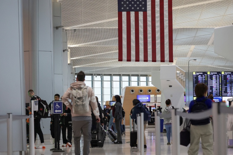 US draws up plans to halt immigration, customs processing at  sanctuary city  airports