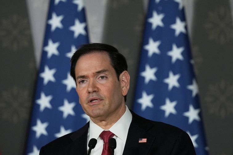 US vows to prevent any Ebola cases from entering the country
