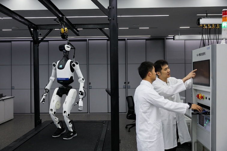 Trump administration bans new Chinese humanoid robots, to protect US AI buildout
