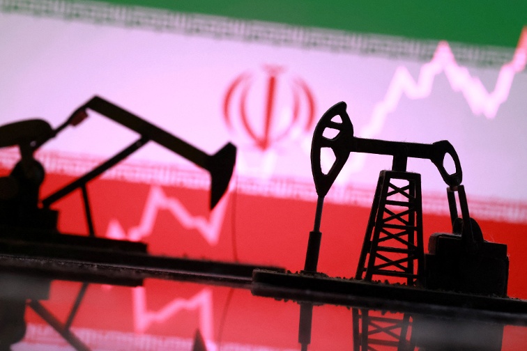 United States revokes license that authorized Iranian oil sales