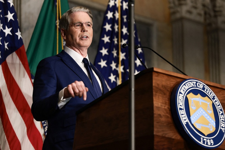 US threatens countries doing business with Iran, but holds off on penalties for now