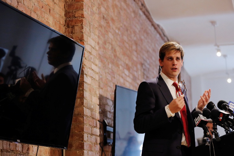 British far-right commentator Milo Yiannopoulos detained by ICE