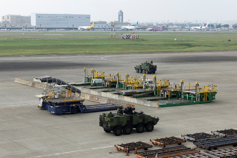Taiwan troops rehearse sealing off key bridge at strategic chokepoint during war games