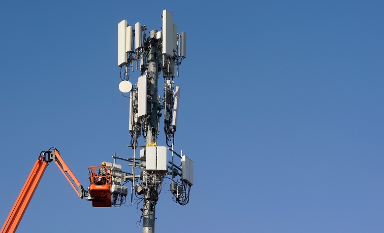 Verizon to invest $70 million in AI training effort