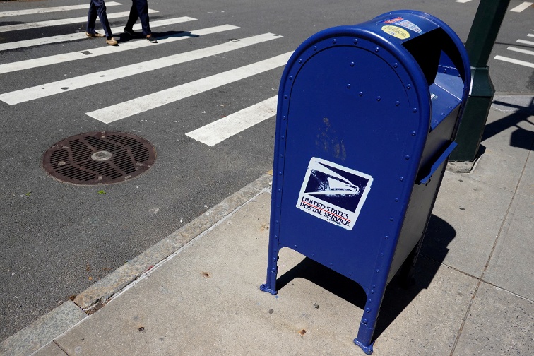 US Senate Democrats urge USPS to halt work on mail-in voting rules